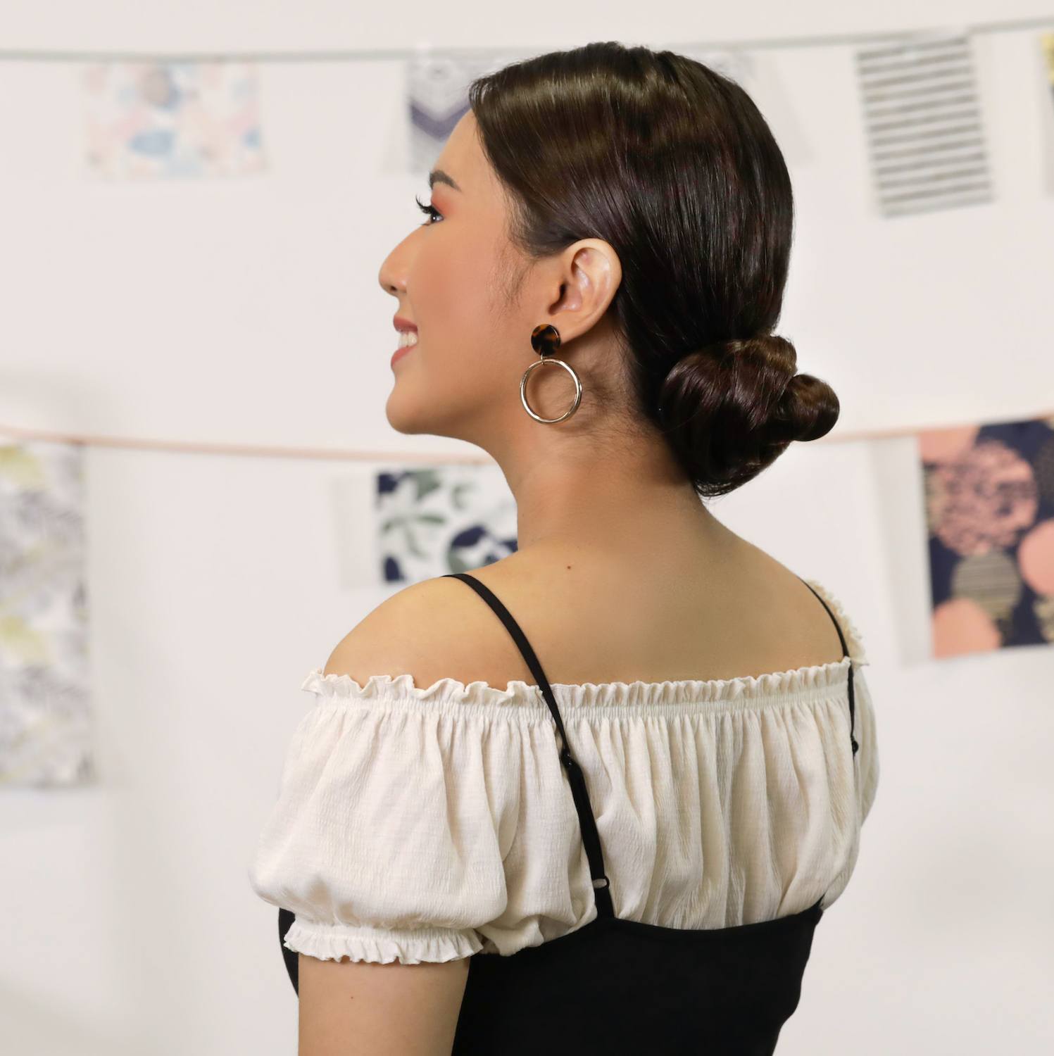 7 Sleek low bun untuk olahraga sepeda