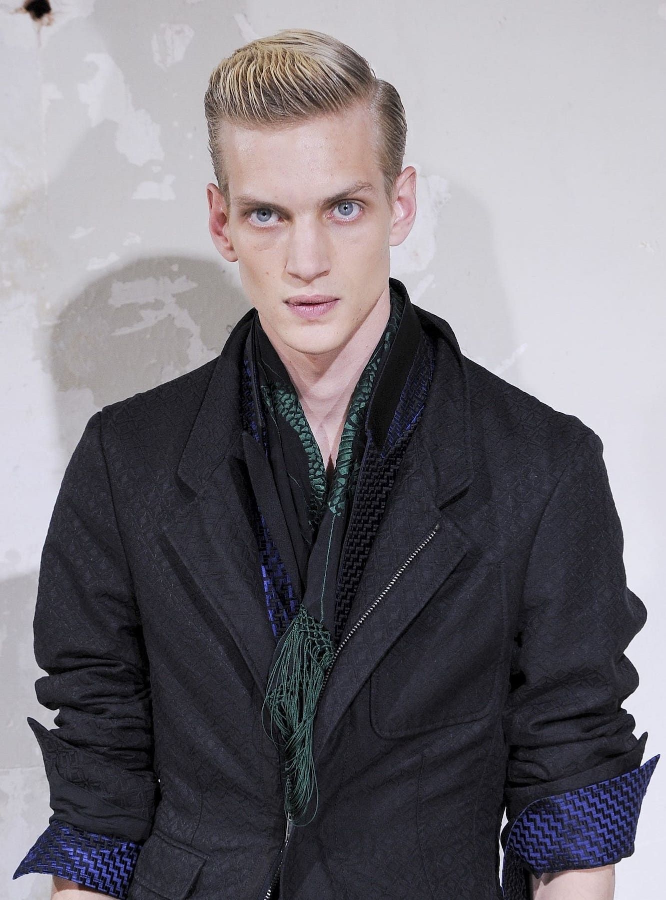 Gaya rambut pompadour adalah gaya rambut vintage yang masaih relevan hingga kini. (Foto: Indigitalimages.com)