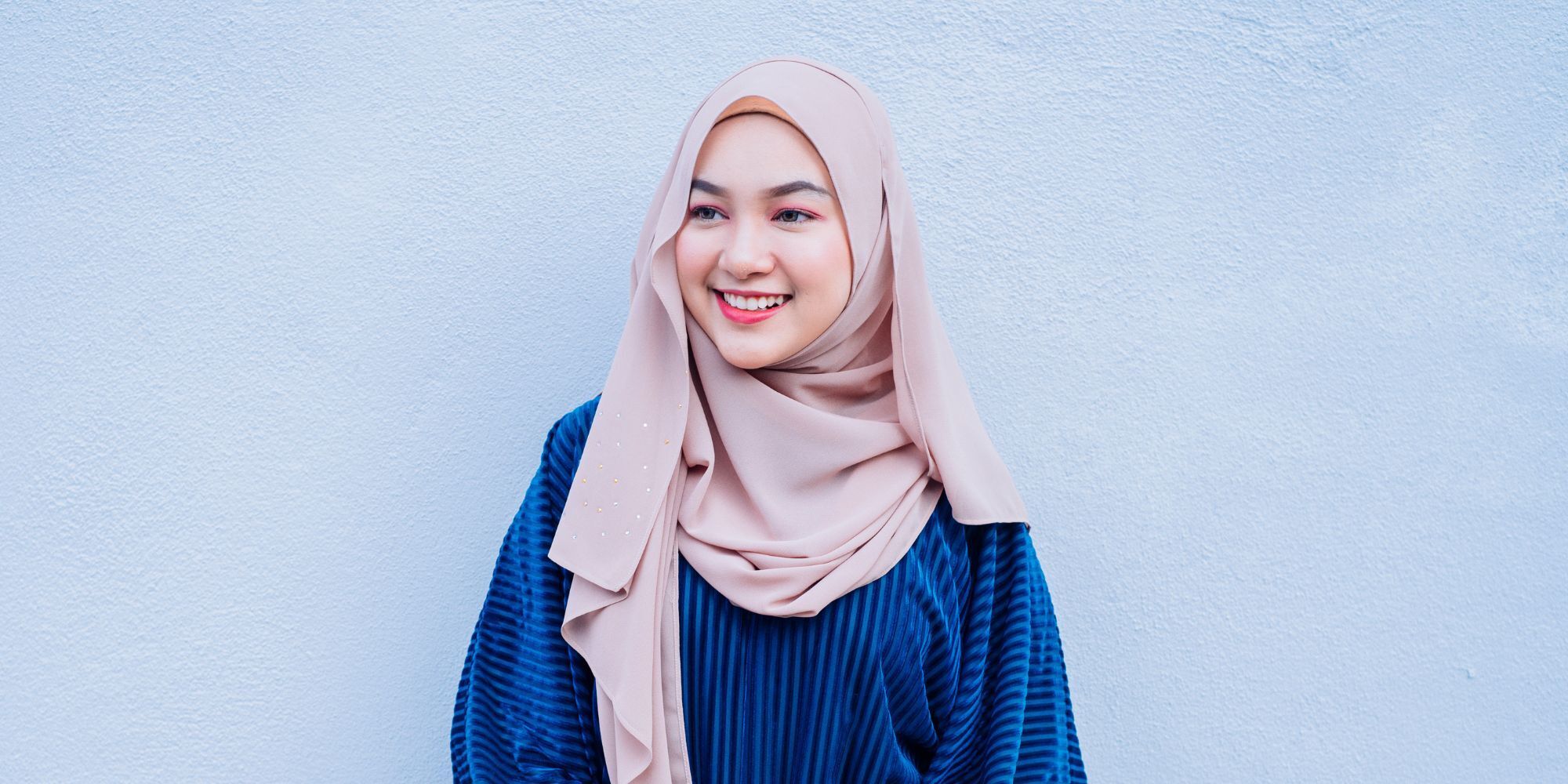 5 Tutorial Pashmina untuk Wajah Bulat, Simple dan Bikin Tirus!