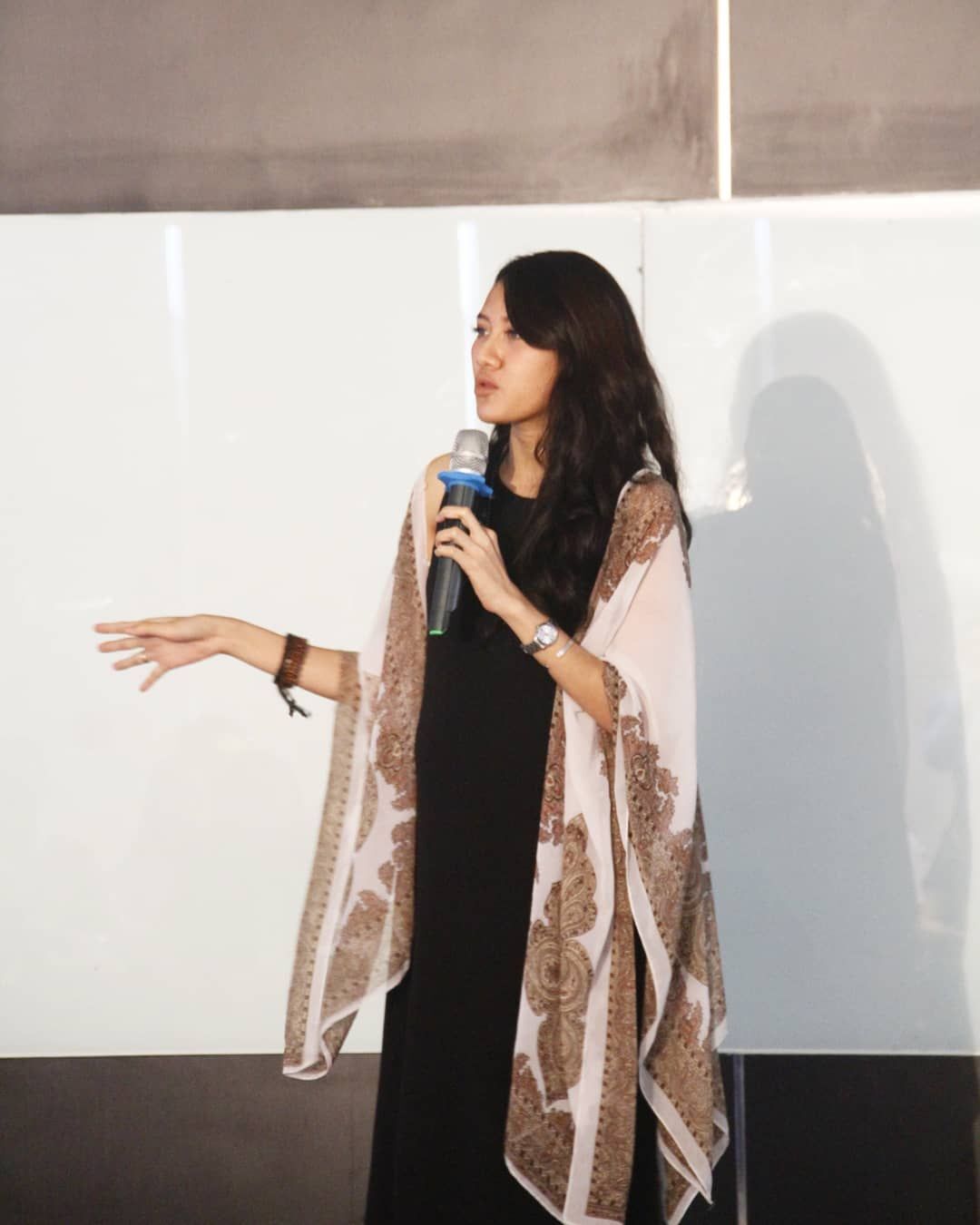 Qintari Anindhita untuk hari perempuan sedunia all things hair indonesia