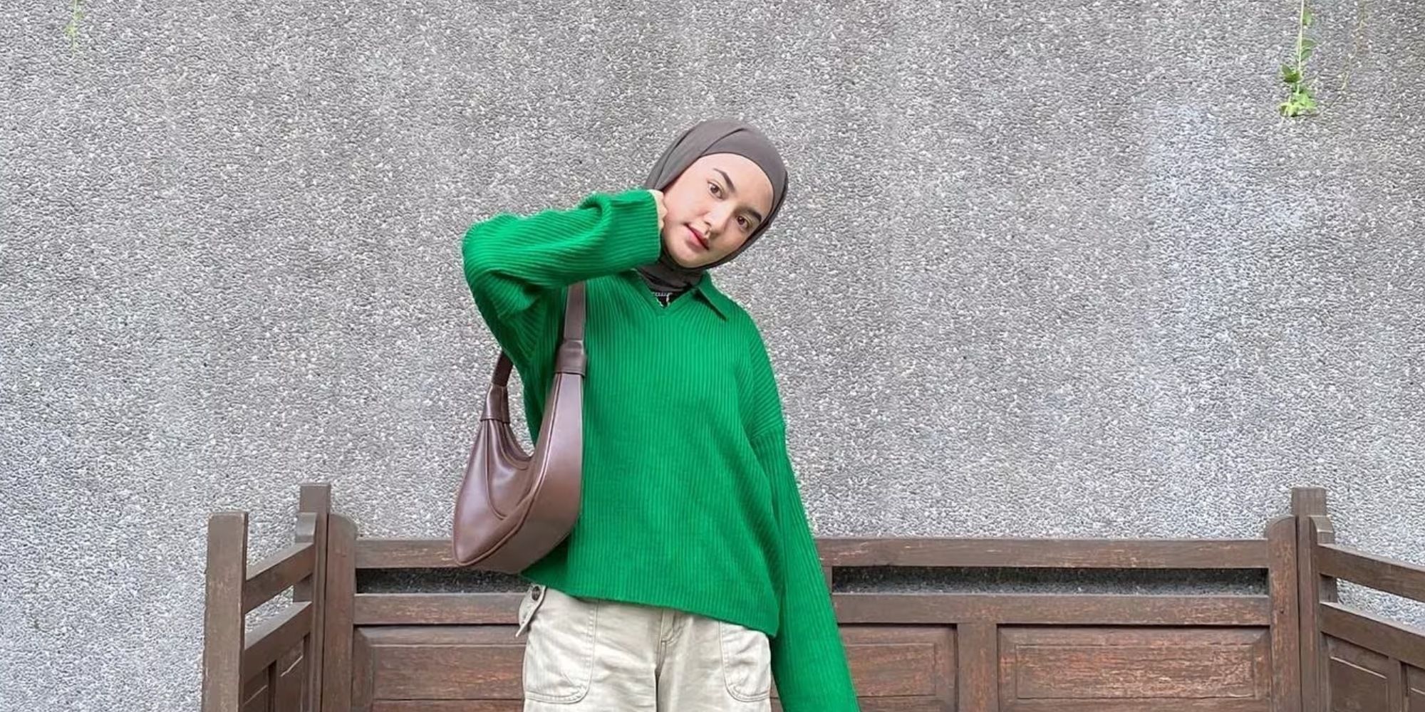 12 Warna Jilbab yang Cocok untuk Baju Warna Hijau