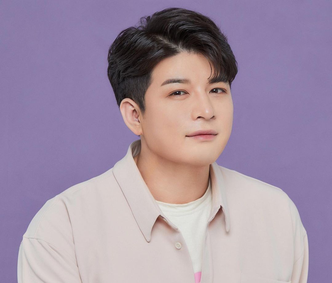 shindong super junior dengan rambut pendek dan comma hair