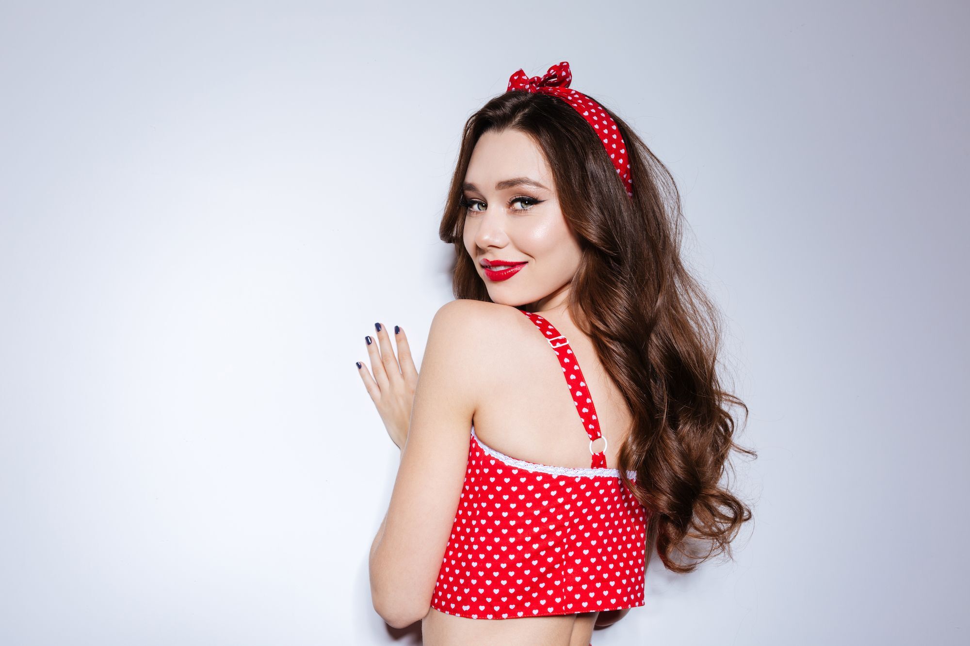 Gunakan bando atau scarf pada rambut. (Foto: Shutterstock)