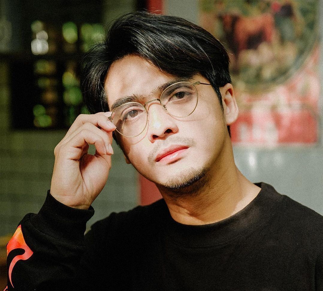 Gaya rambut curtain hair. (Foto: Instagram.com/rickyharun)