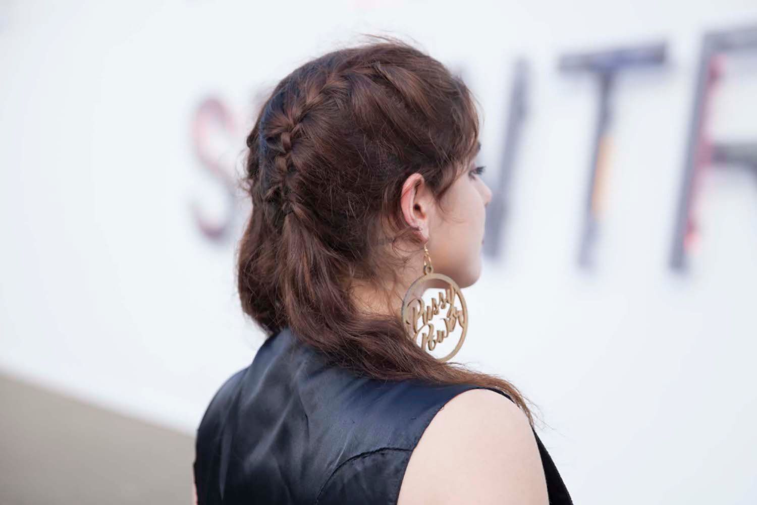 Double pigtails braid cocok untuk semua jenis rambut. (Foto: Amanda Miquelino)
