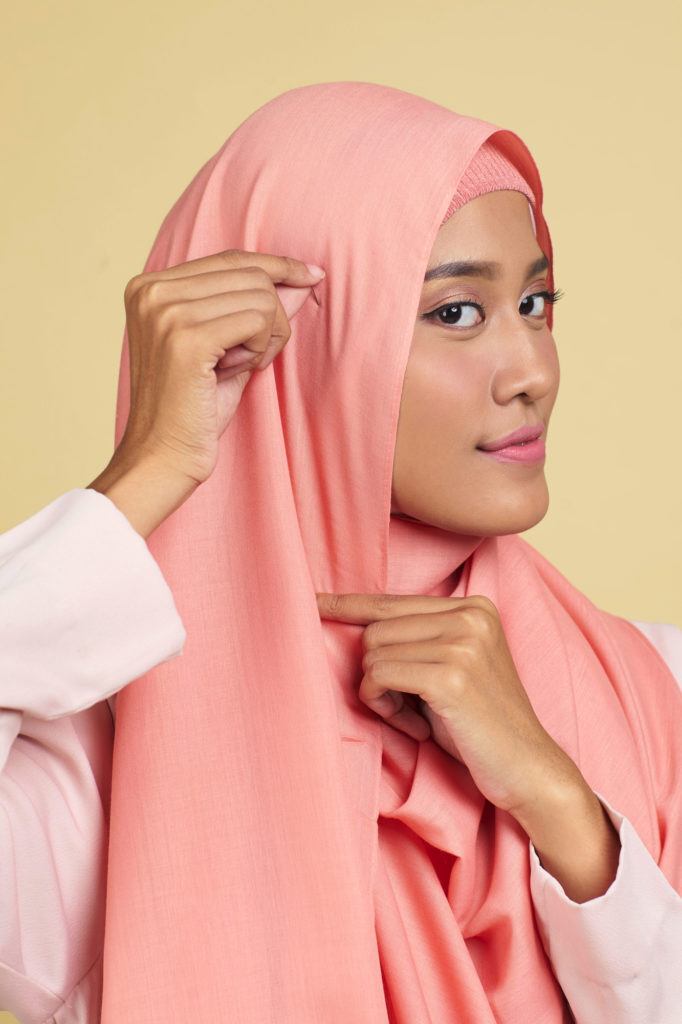 hijab-pashmina-step-5-memberi-sentuhan-terkahir