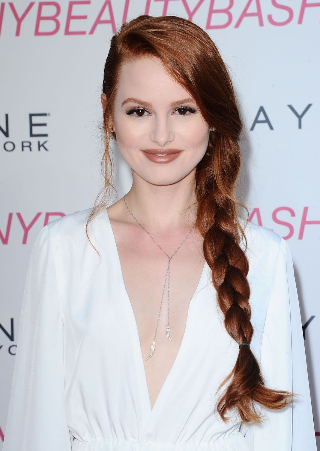 Kepang samping juga manis untuk acara formal. (Foto: REX by Shutterstock)