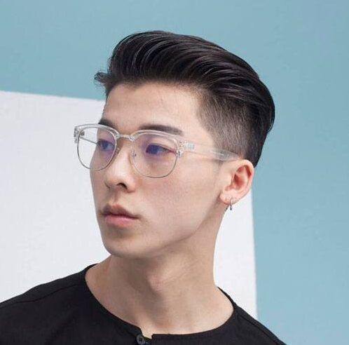 Kesan casual pun bisa dengan gaya sisir samping. (Foto: Pinterest)