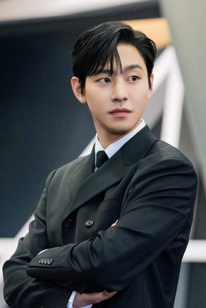 Model rambut comma hair masuk dalam kategori medium. (Foto: Soompi)