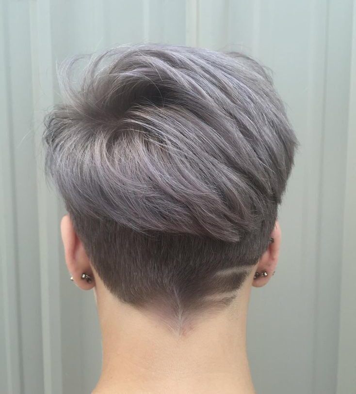 Two Block memanjangkan juga rambut pada bagian belakang, berbeda dengan undercut. (Foto: Pinterest)