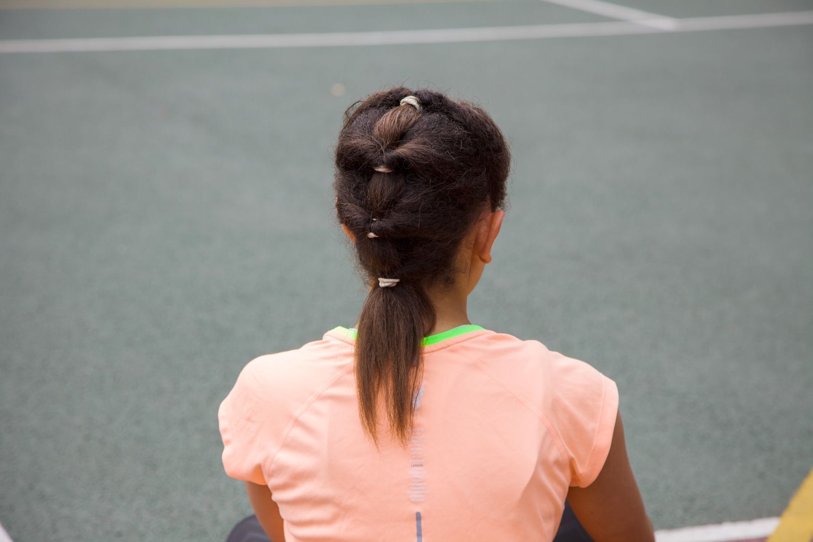 Tier ponytail adalah cara mengikat rambut bob pendek yang susah diatur. (Foto: Verity Jane Smith)
