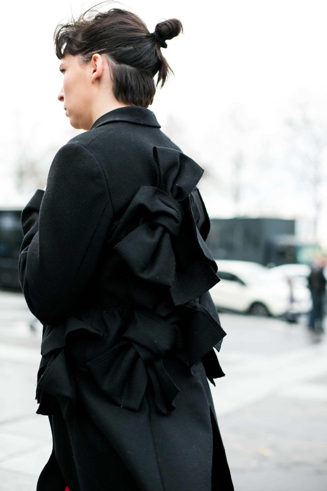 Jika mulai panjang, tata dengan gaya half updo. (Foto: Shutterstock)