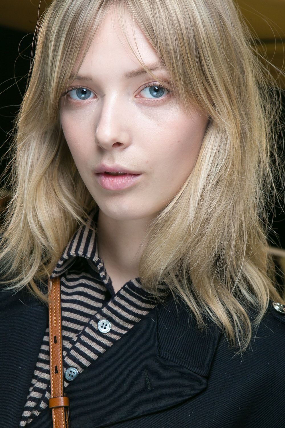 Model ini lebih cocok dipadukan dengan rambut berlayer. (Foto: Indigitalimages.com)