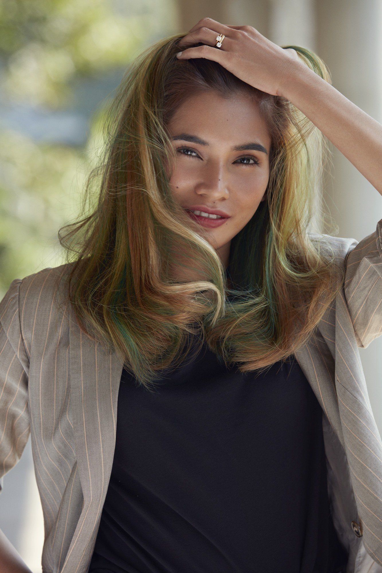 Gunakan balayage ombre untuk coba lebih dari satu warna. (Foto: Allthingshair PH)