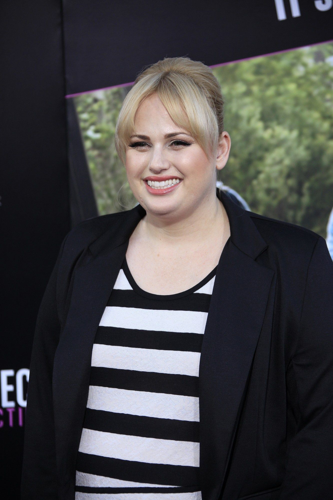 Poni rambutmu sudah mulai memanjang? Coba deh tata dengan belahan tengah. (Foto: REX by Shutterstock)