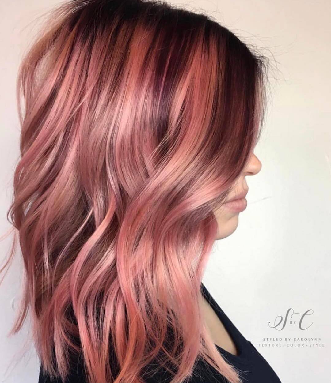 Warnanya tetap terlihat cantik ketika berpadu dengan cokelat. (Foto: styled_by_carolynn)