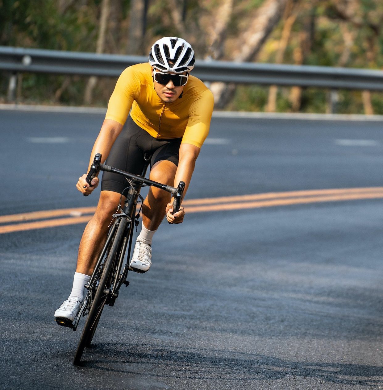 kesehatan rambut pria bersepeda