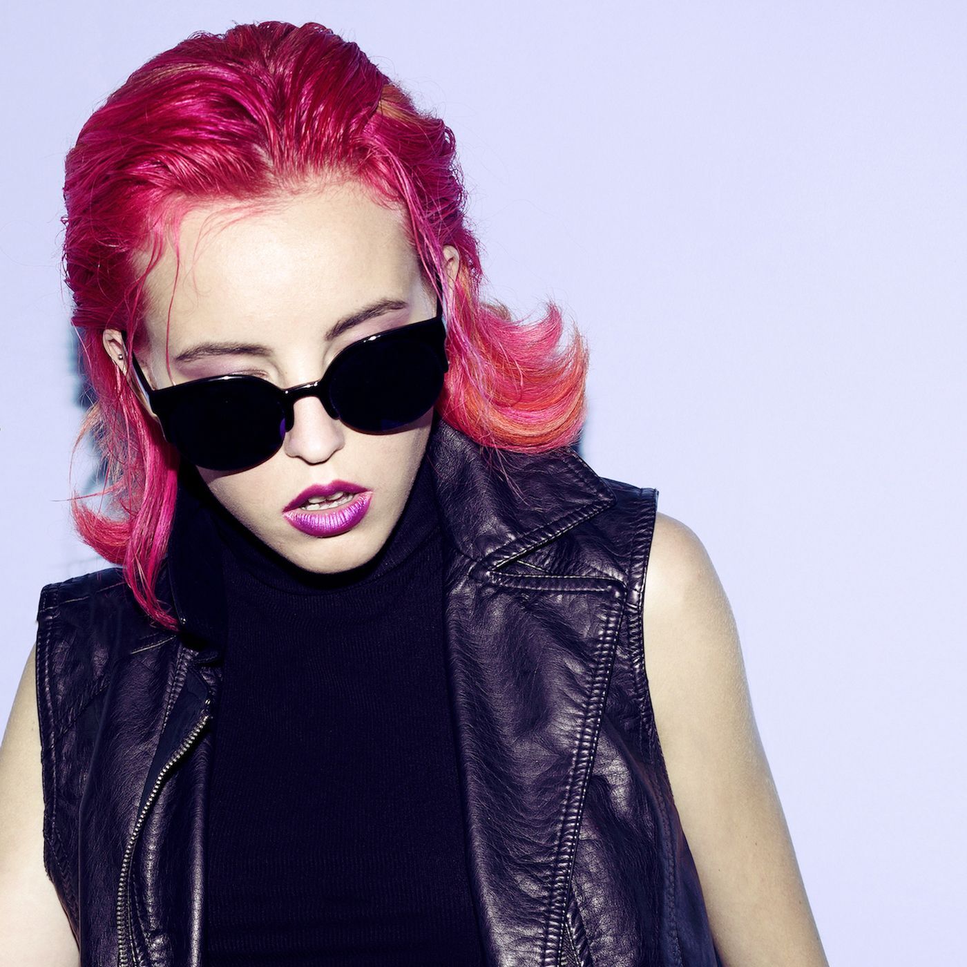 Warna shocking pink untuk kamu yang berani. (Foto: Shutterstock)