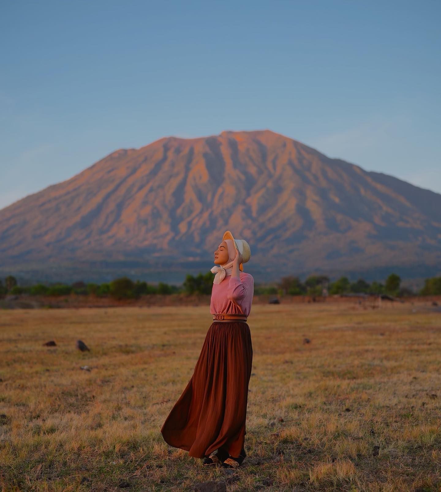 Semakin manis dengan tambahan aksesori topi. (Foto: Instagram/bellattamimi)