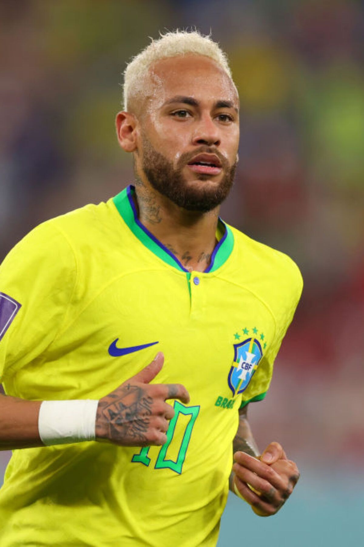 Gaya rambut Neymar sekarang di Piala Dunia 2022: cepak pirang! (Foto: Marc Atkins/Getty Images)