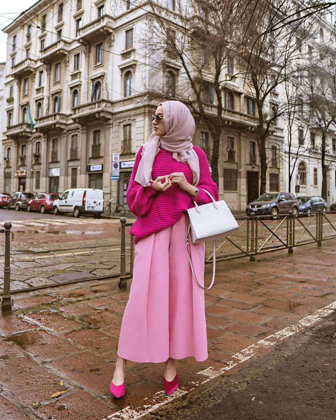 Tampil chic serba pink! (Foto: Instagram.com/summeralbarcha)