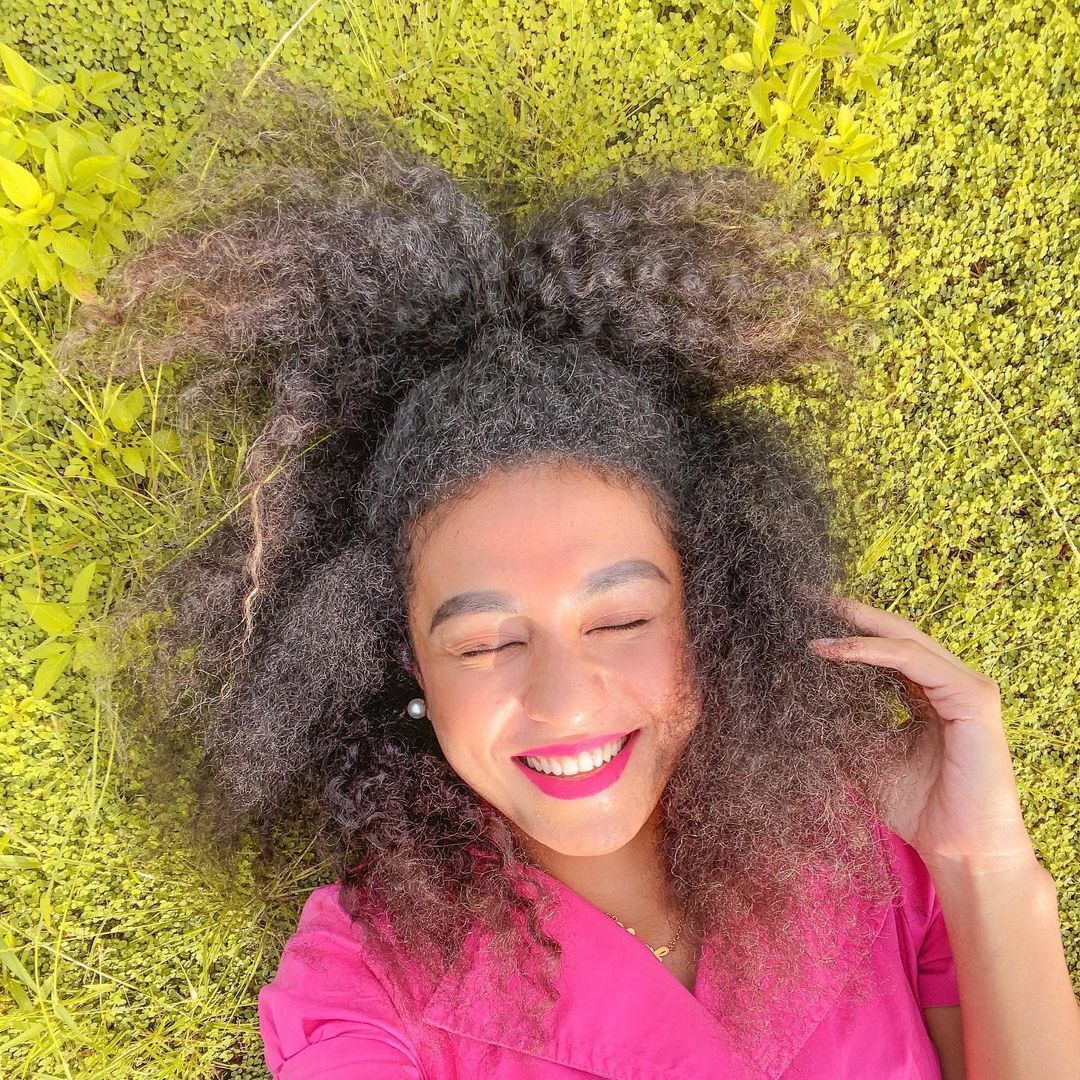 olvah alhamid dengan jenis rambut keriting