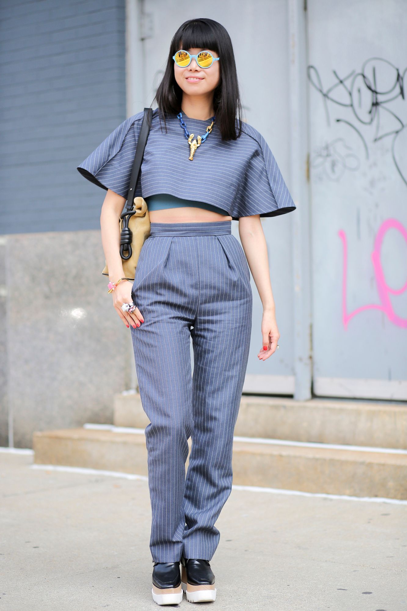 Berikan poni depan agar gayamu makin edgy. (Foto: Indigitalimages.com)