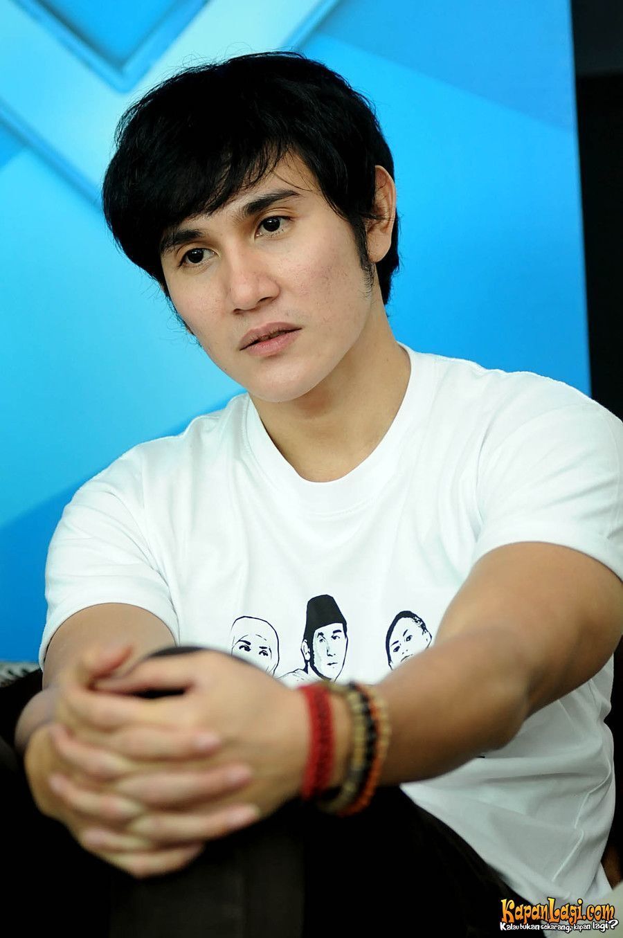 Model rambut fringe haircut a la Vino G Bastian. (Foto: Kapanlagi/Pinterest)