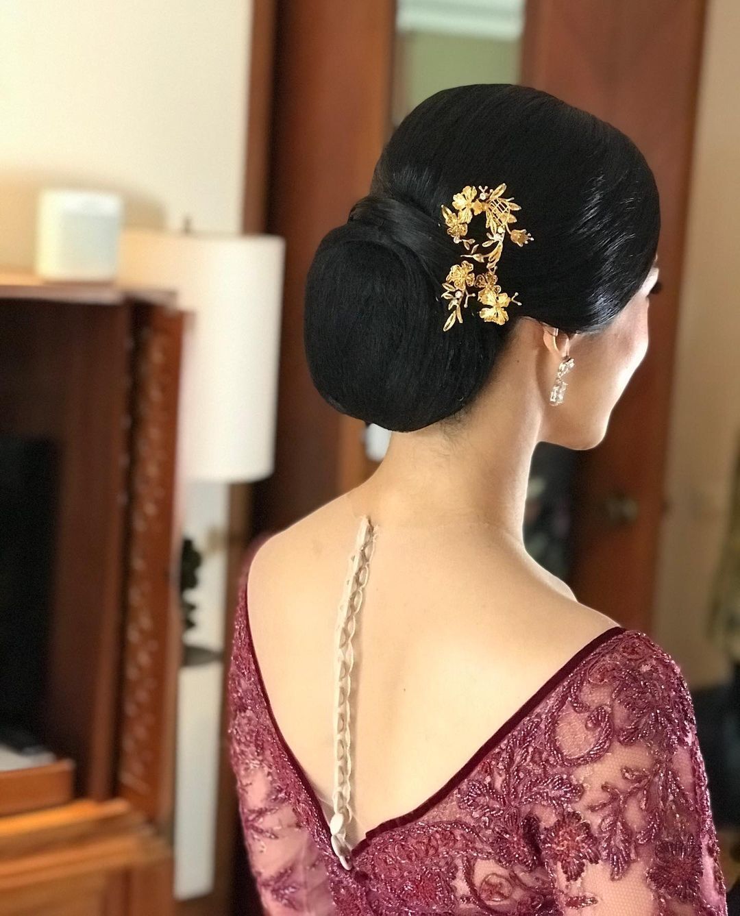 Sanggul tambahan membuat kesan rambut lebih besar (Sumber: Instagram)