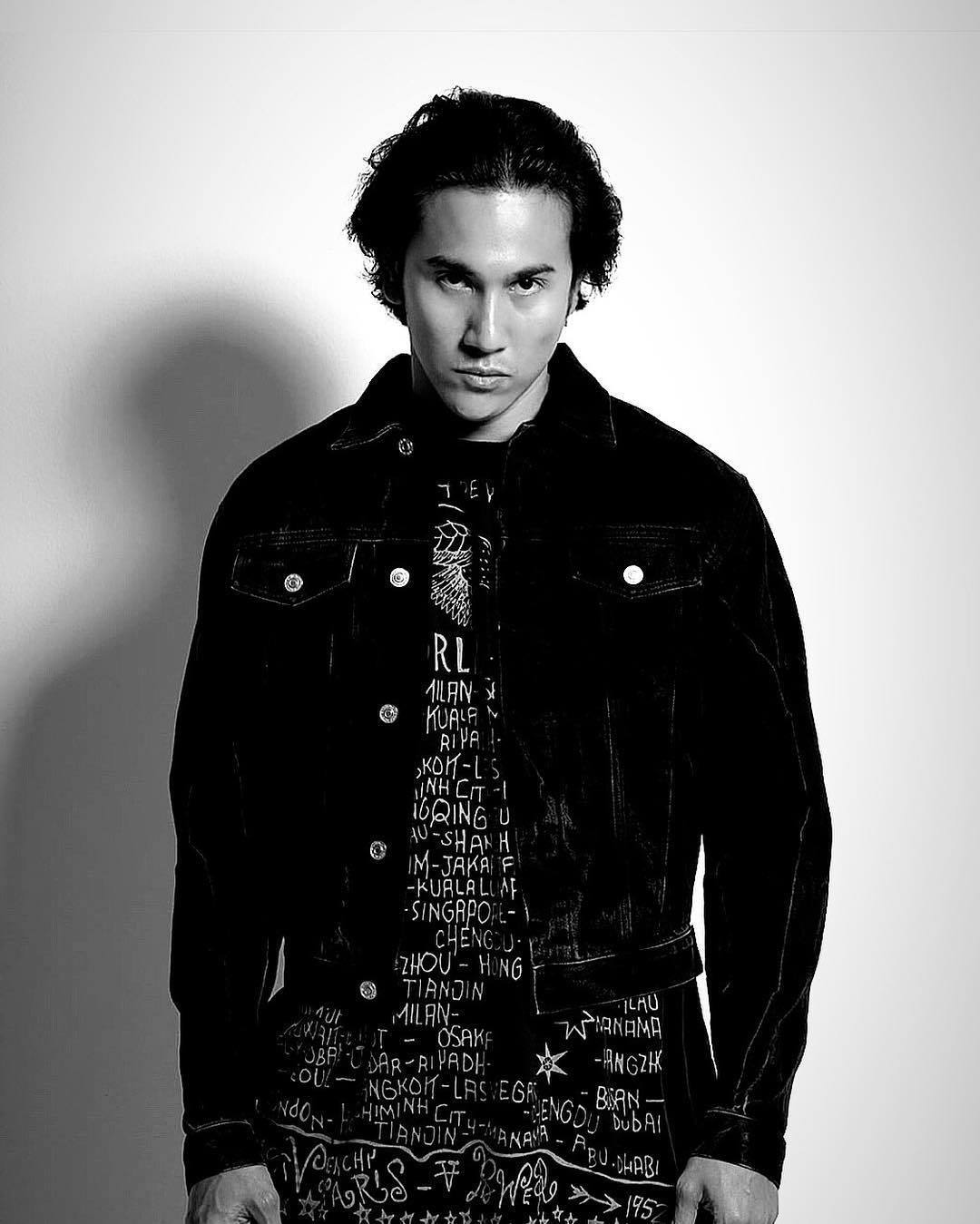 Makin macho dengan gaya messy slick back! (Foto: Instagram.com/vinogbastian__)