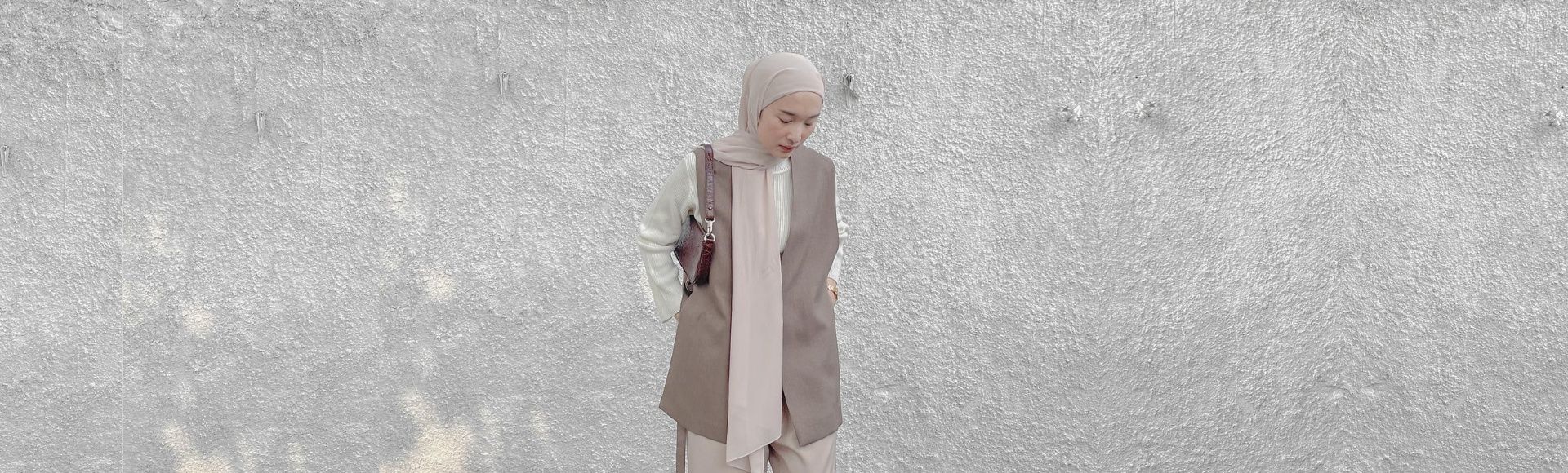 10 Inspirasi OOTD Hijab Simple untuk Hangout