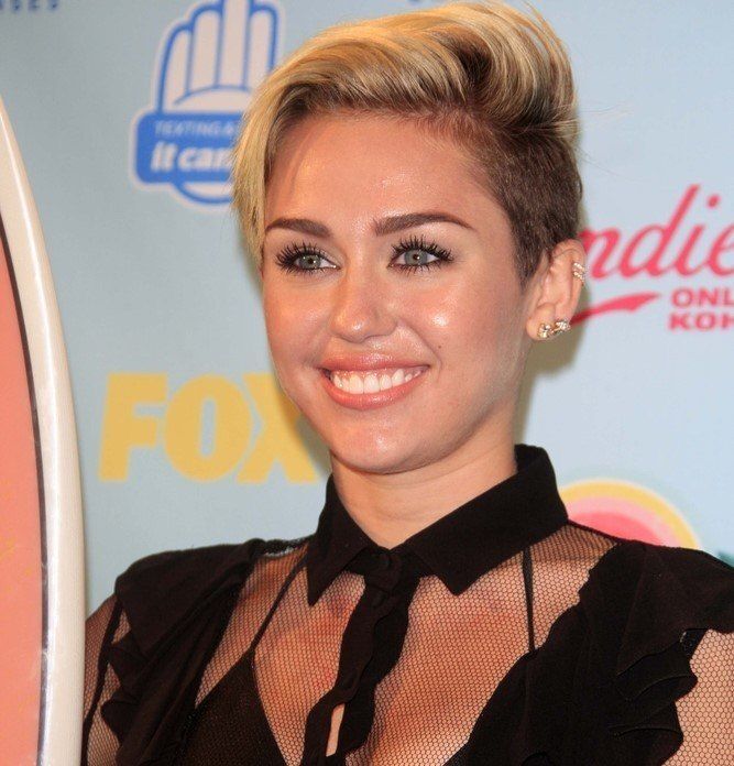 Tertarik coba ombre pixie seperti Miley Cyrus ini? (Foto: Shutterstock)