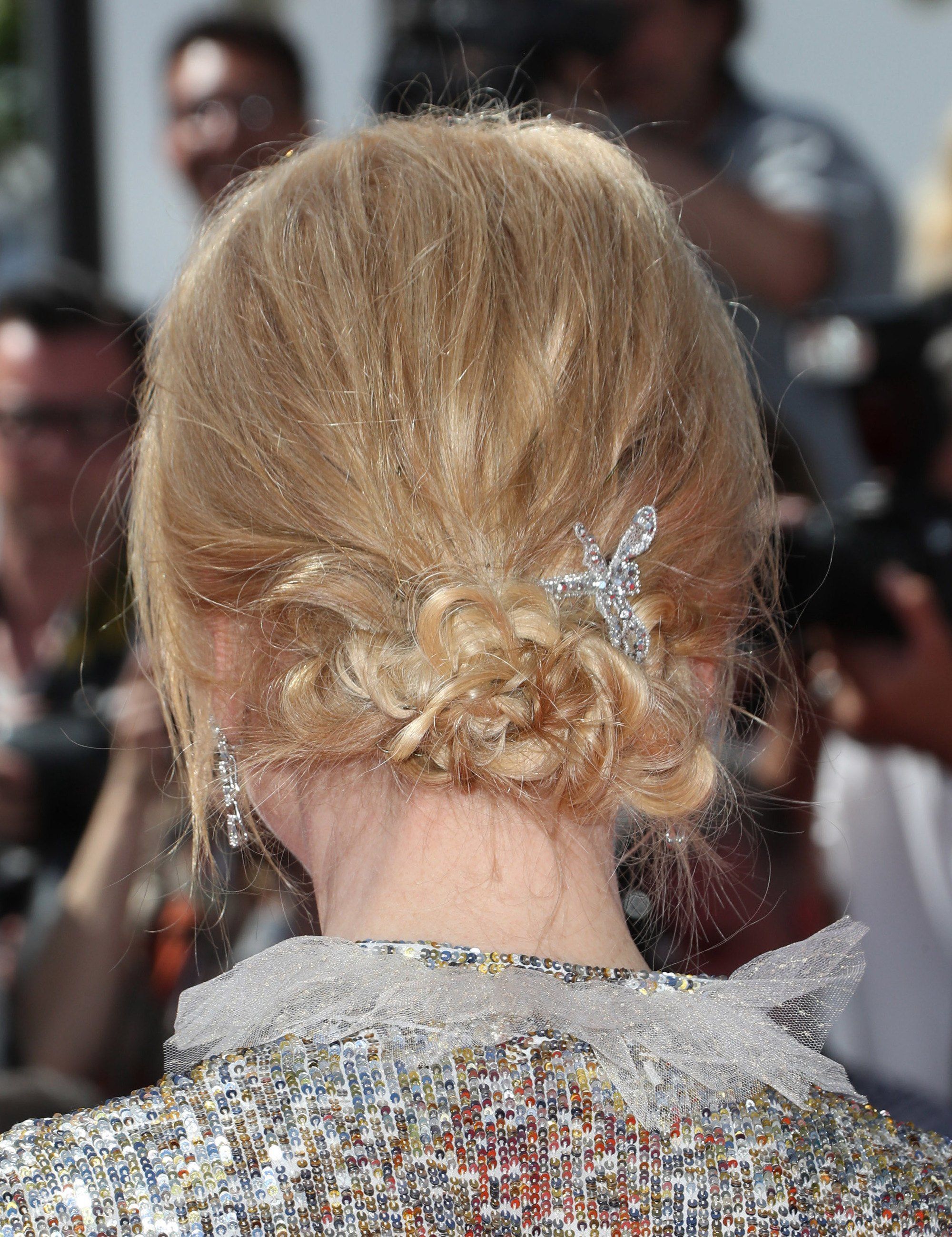 Model rambut sanggul modern ini cocok untuk rambut tipis. (Foto: Shutterstock)