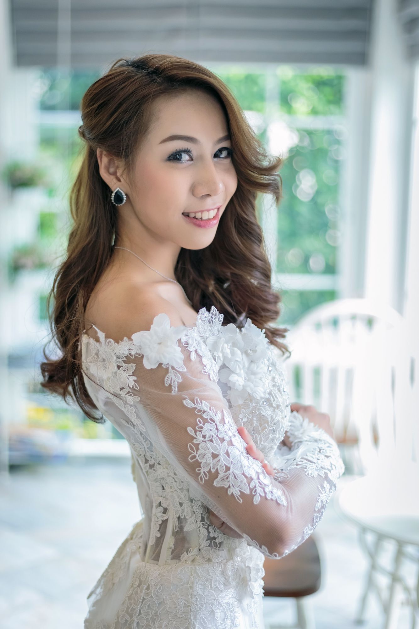 Gaya half updo bisa kamu coba untuk pamerkan rambut indahmu.. (Foto: Shutterstock)