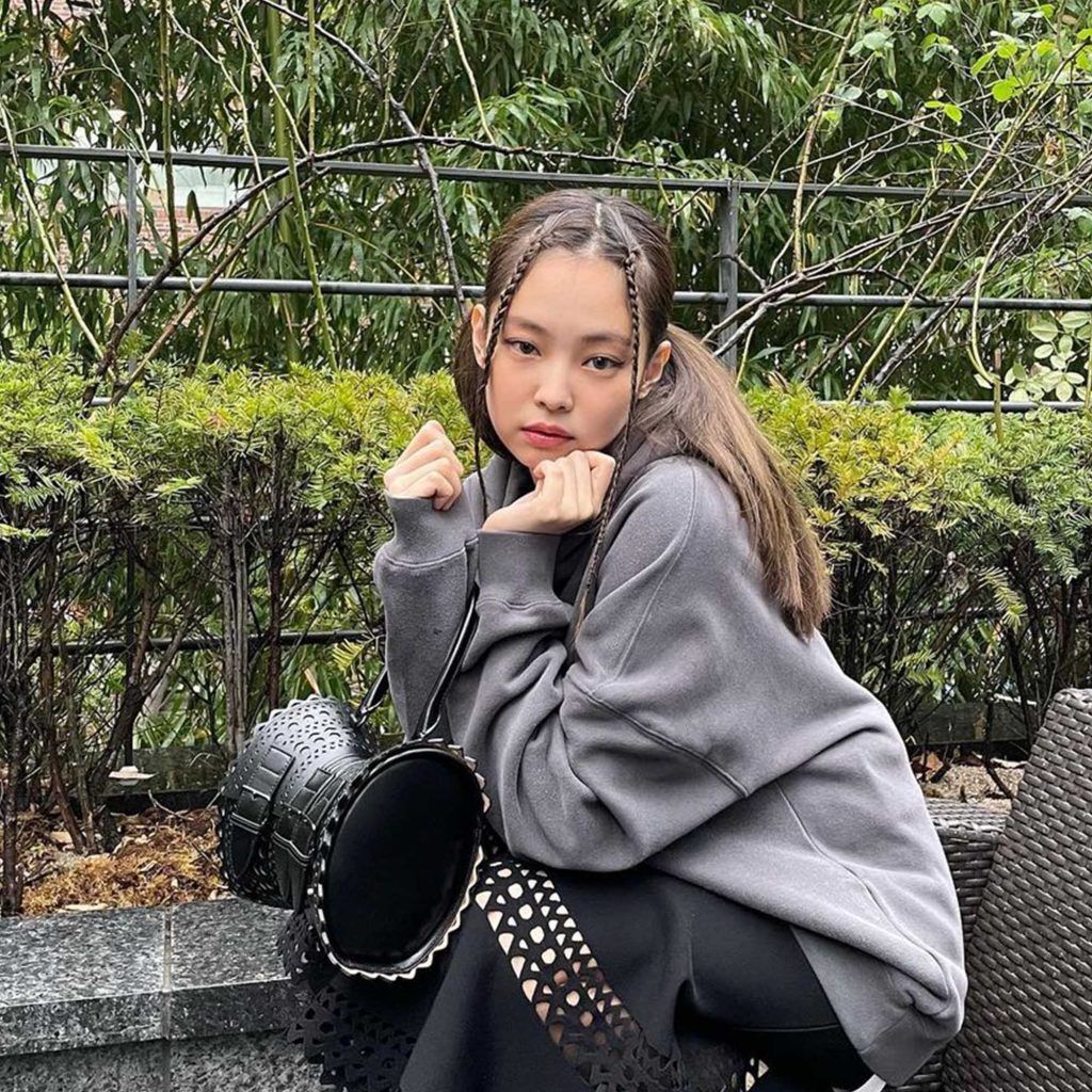 Tampil beda, yuk! (Foto: instagram/jennierubyjane)