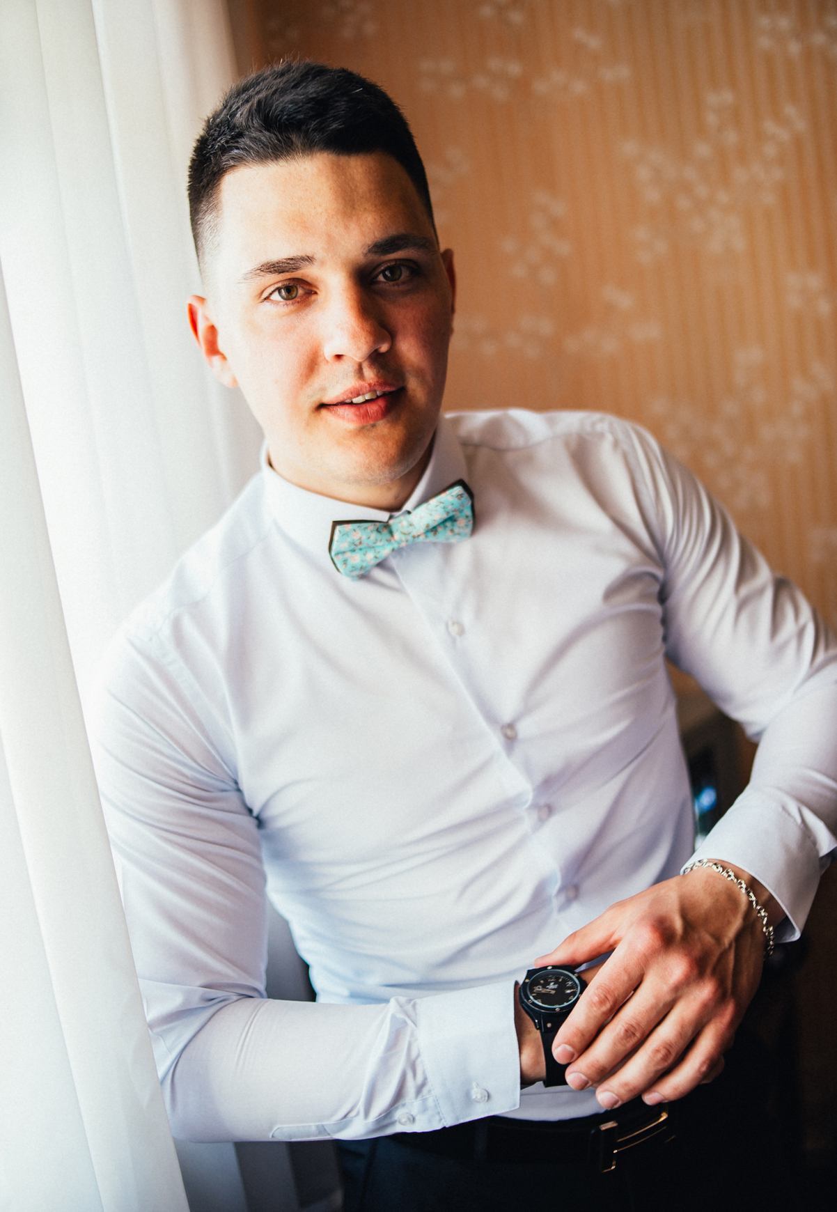 เซ็ตผมด้านหน้าตั้ง (Credit: Rex by Shutterstock)