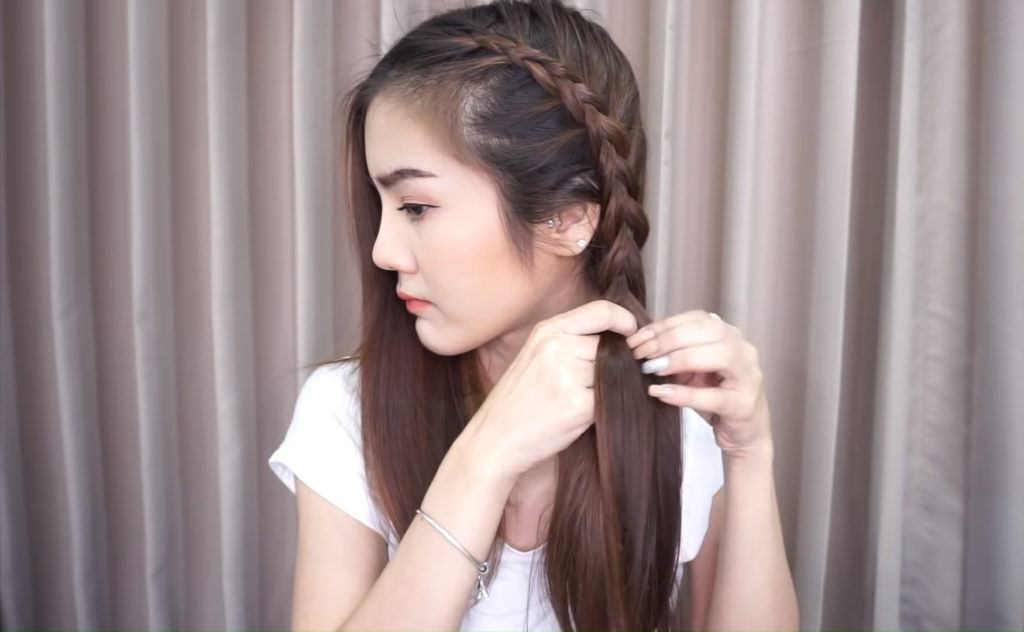 ผู้หญิงไทย ทำผม ถักเปียข้าง ทรงผมสงกรานต์