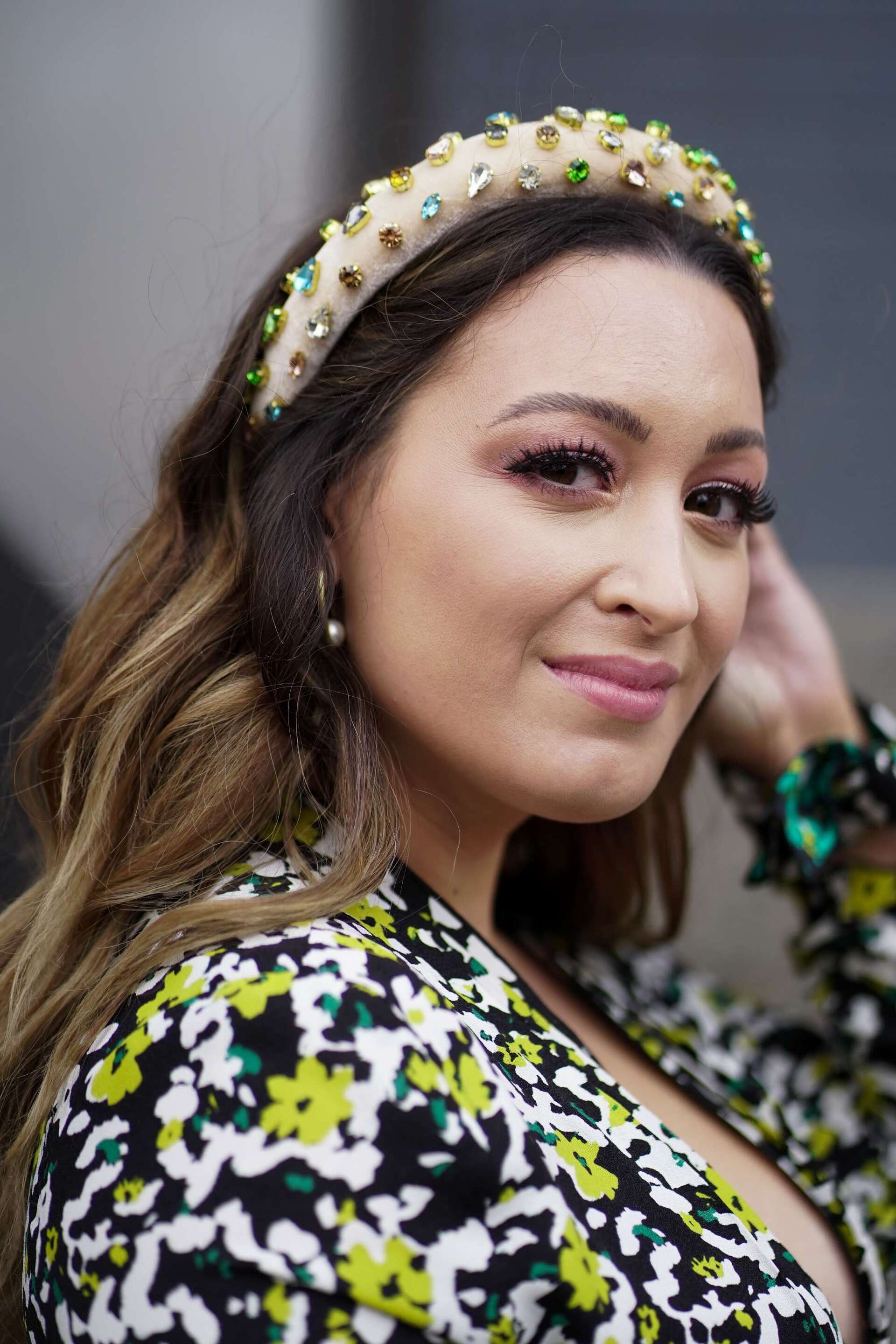 ที่คาดผมเก๋ๆ ของฮิตประจำฤดูกาลนี้ (Credit: Craig Alexander)