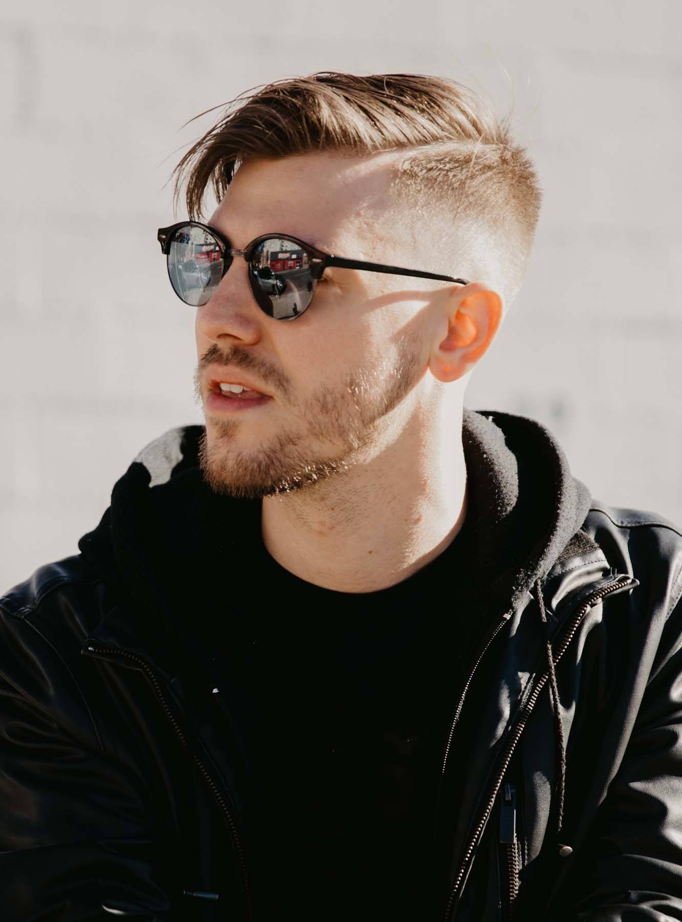 ผมไถข้าง เซ็ตผมปาดข้าง (Credit: Rex by Shutterstock)