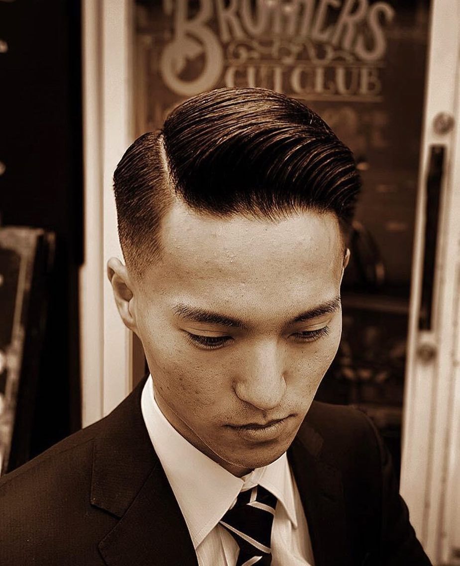 หนุ่มเอเชีย ผมสั้นหวีเสย วินเทจ