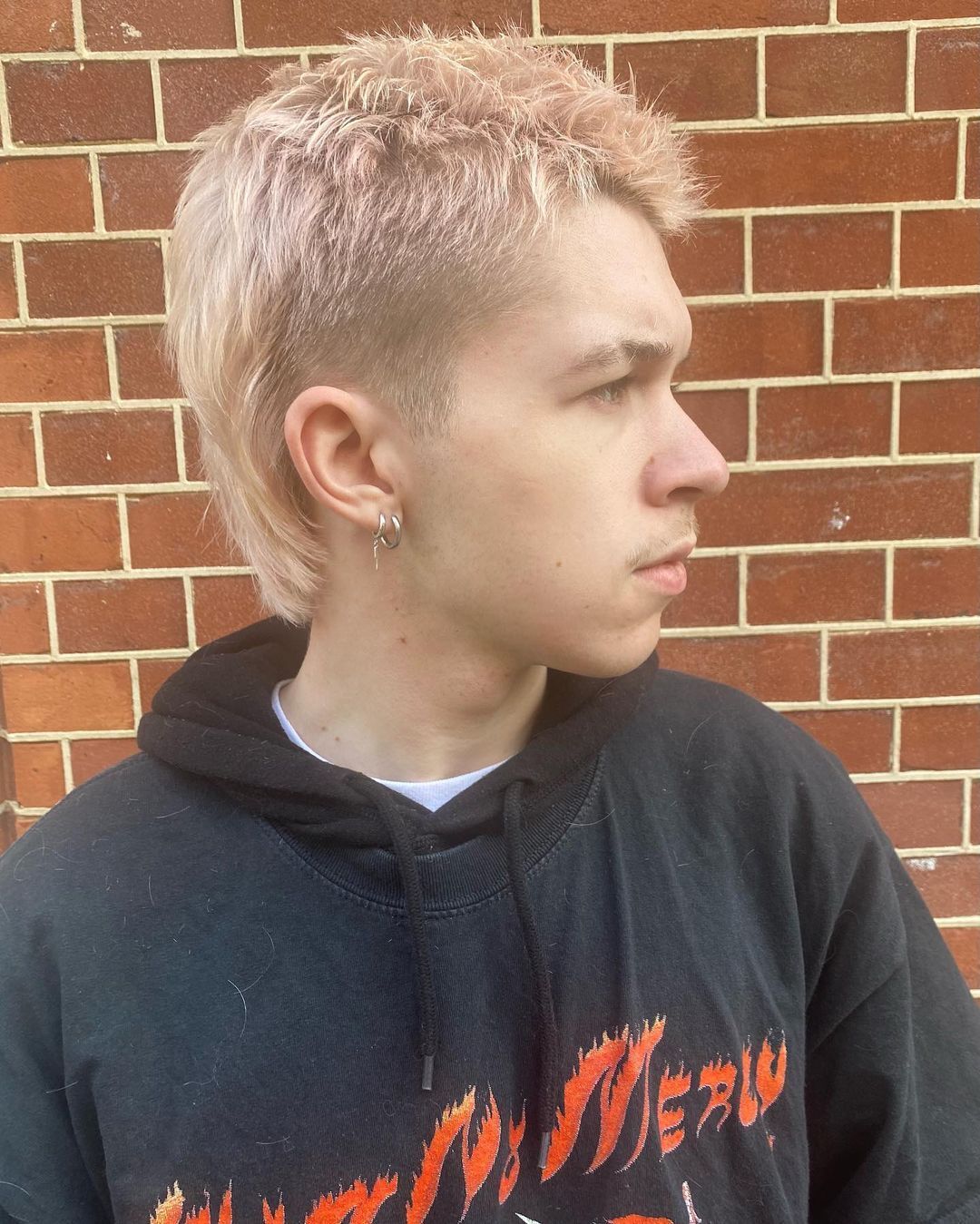 หนุ่ม ฝรั่ง วัยรุ่นรองทรง รากไทร ไถข้าง