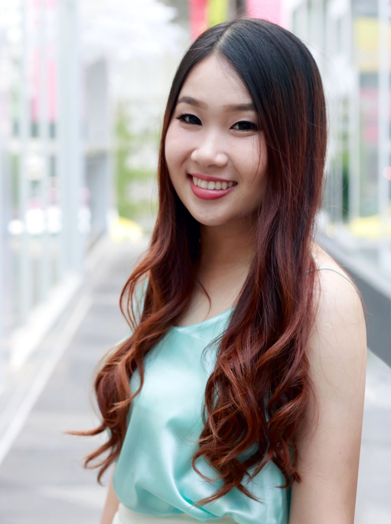 สีน้ำตาลแดงเป็นสีที่ย้อมติดได้ง่าย (Credit : Shutterstock)