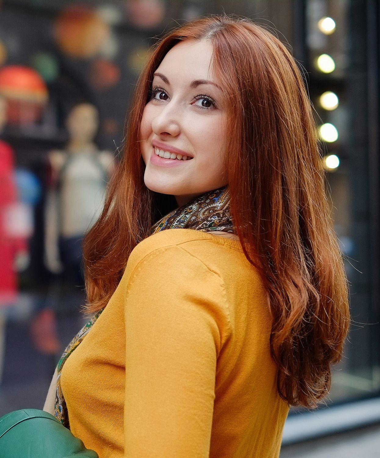 เฉดผมสีน้ำตาลแดงสวยๆ และเหตุผลที่จะทำให้คุณหลงรักผม “สีน้ำตาลแดง”