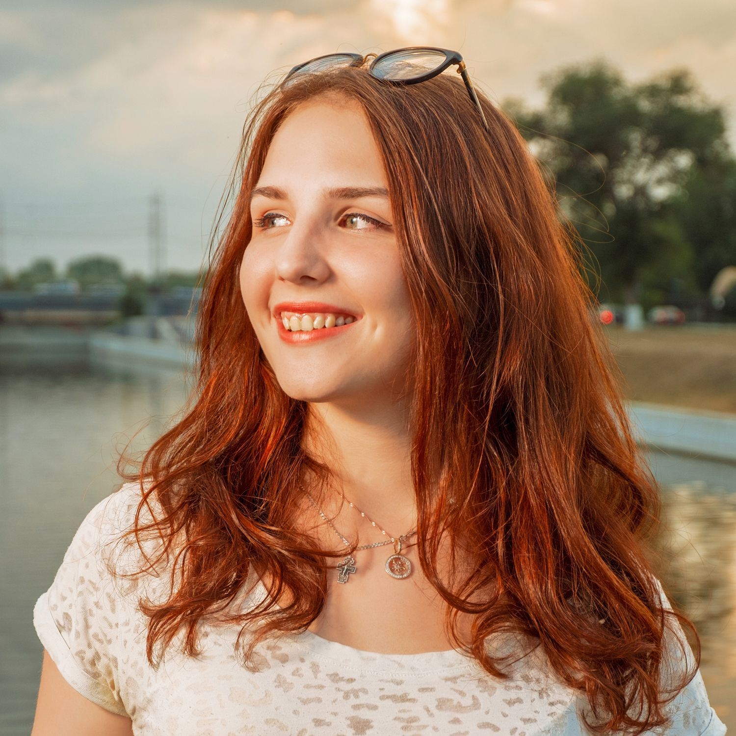 เฉดผมสีน้ำตาลแดงสวยๆ และเหตุผลที่จะทำให้คุณหลงรักผม “สีน้ำตาลแดง”