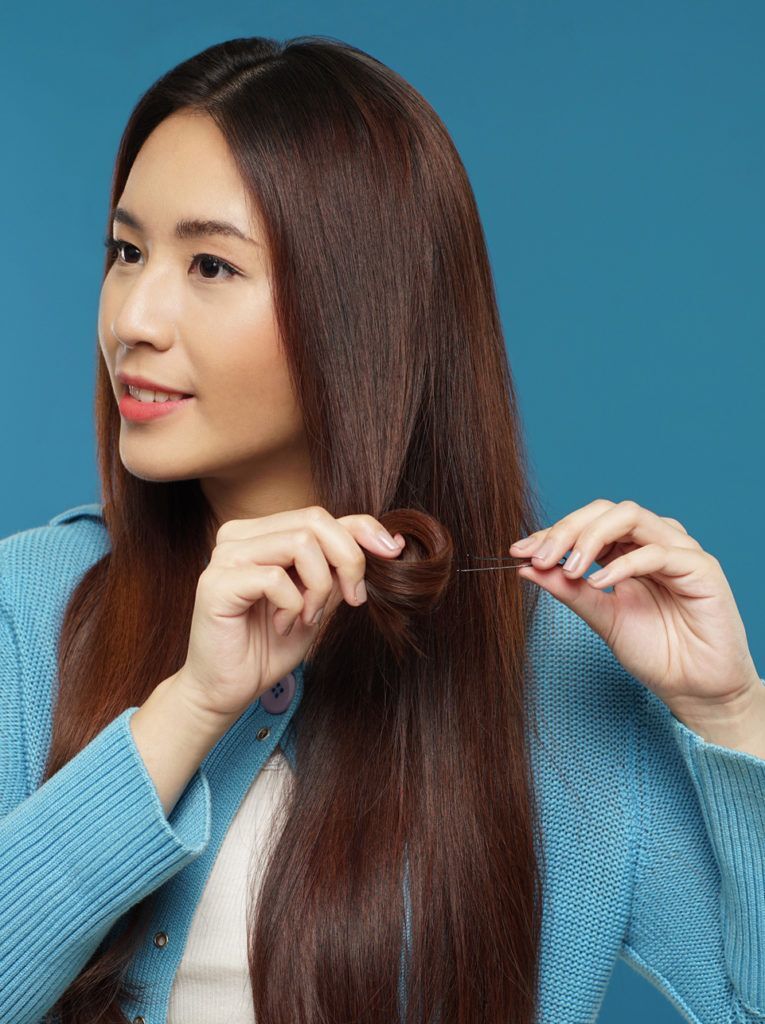 ทรงผมดัดลอนแสกกลางติดกิ๊บ