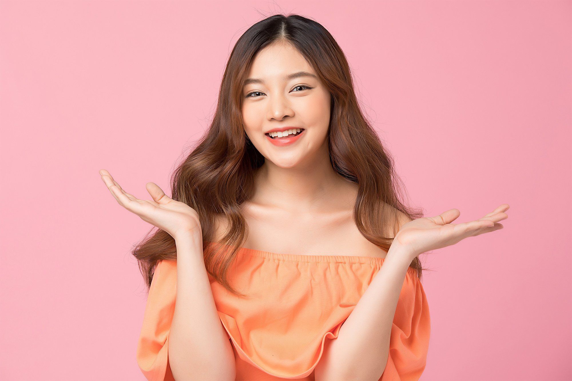 wanita asia dengan rambut panjang bebas ketombe