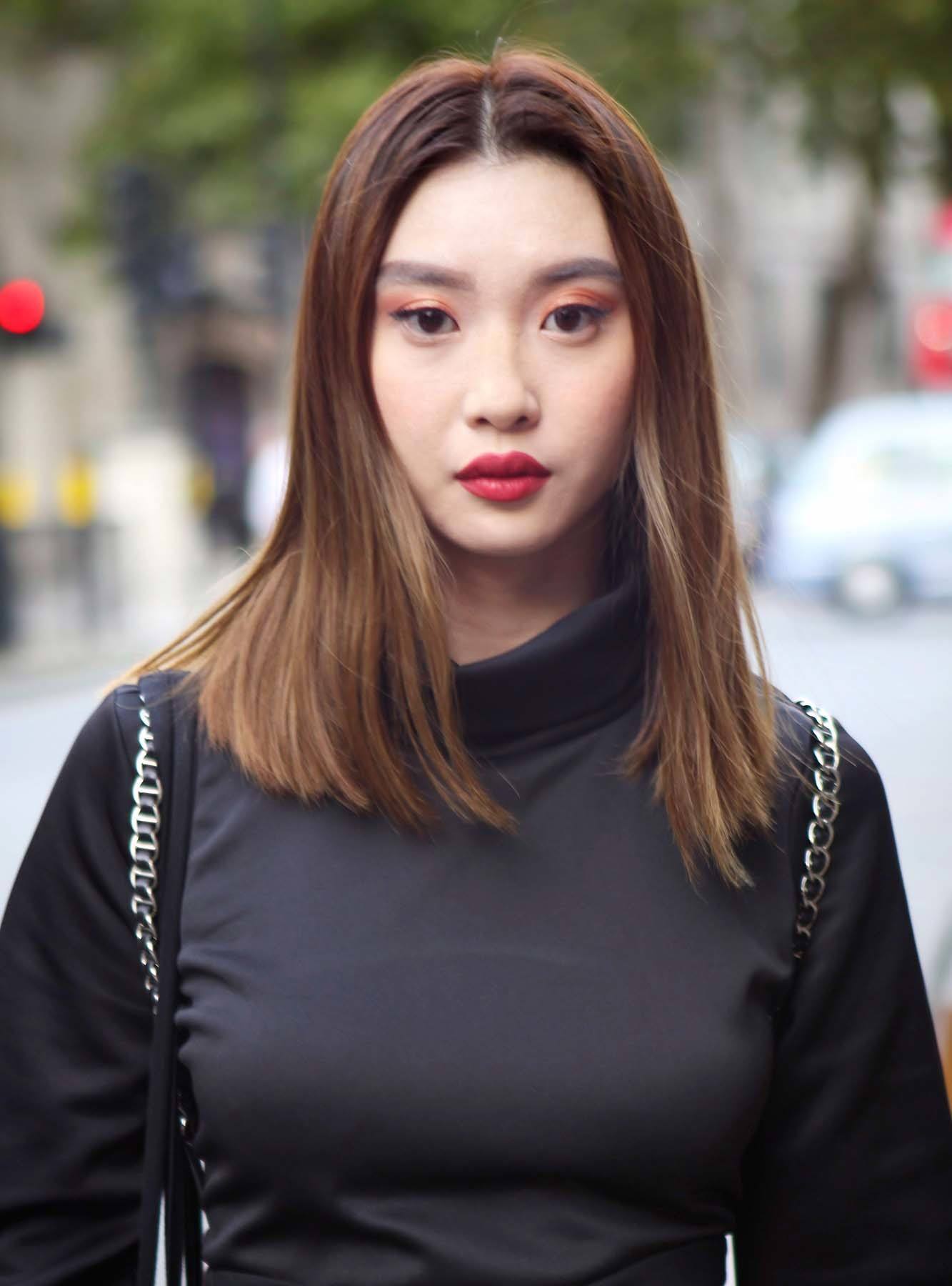 ผมบ๊อบประบ่าแสกกลางเฉี่ยวๆ (Credit: Rex by Shutterstock)