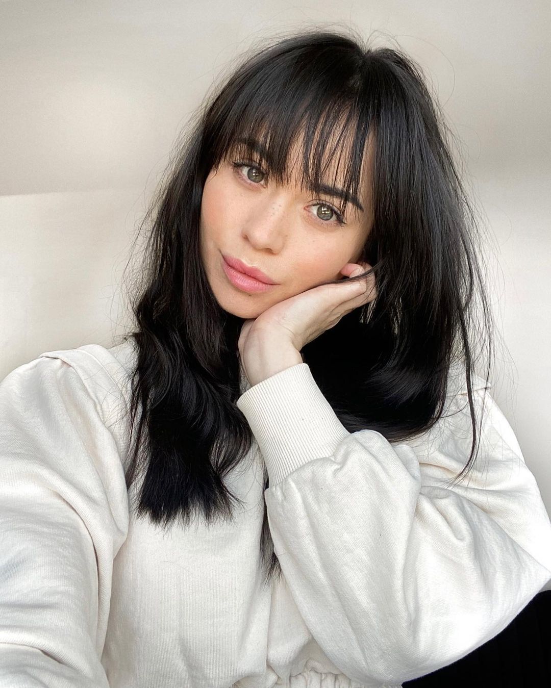 lady_with_straight_hair_messys_styling