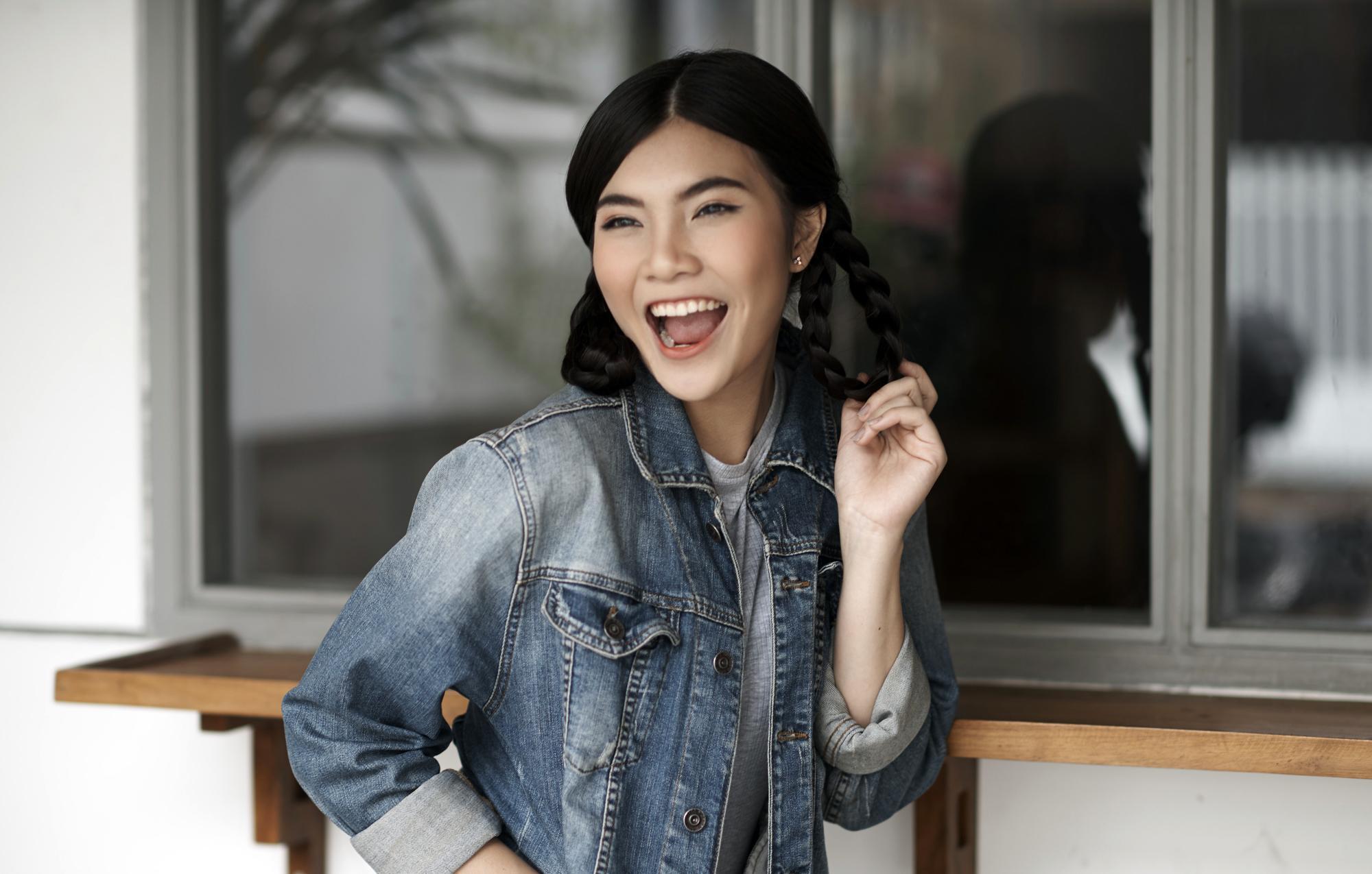 วิธีถักเปียคล้อง 2 ข้าง สไตล์สาวแก่น น่ารักแบบคูลๆ