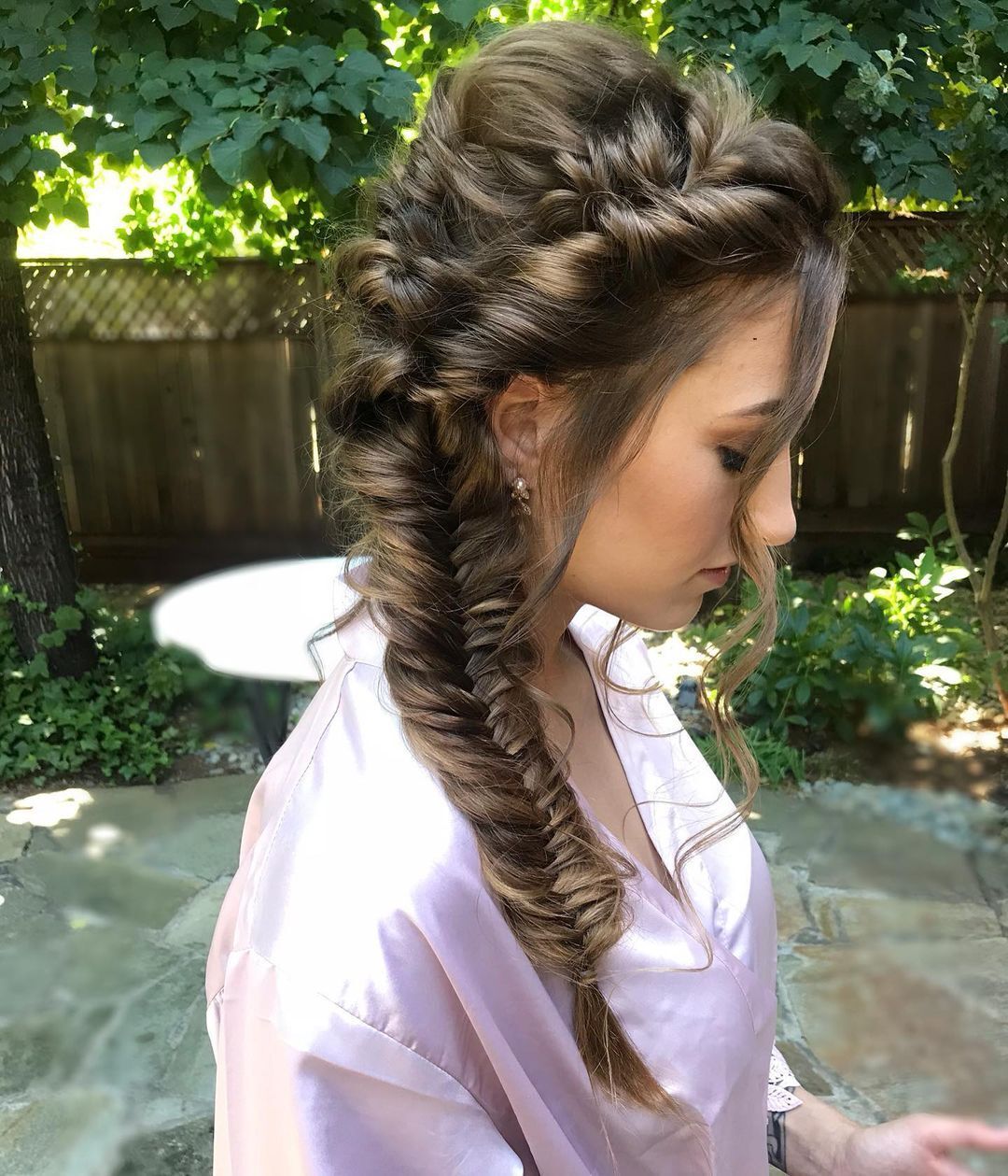 Lady_with_straight_hair_fish_tale_braids